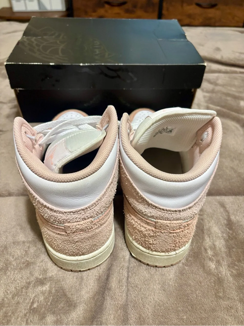 2024 Air Jordan 1 Mid SE 'Legend Pink'